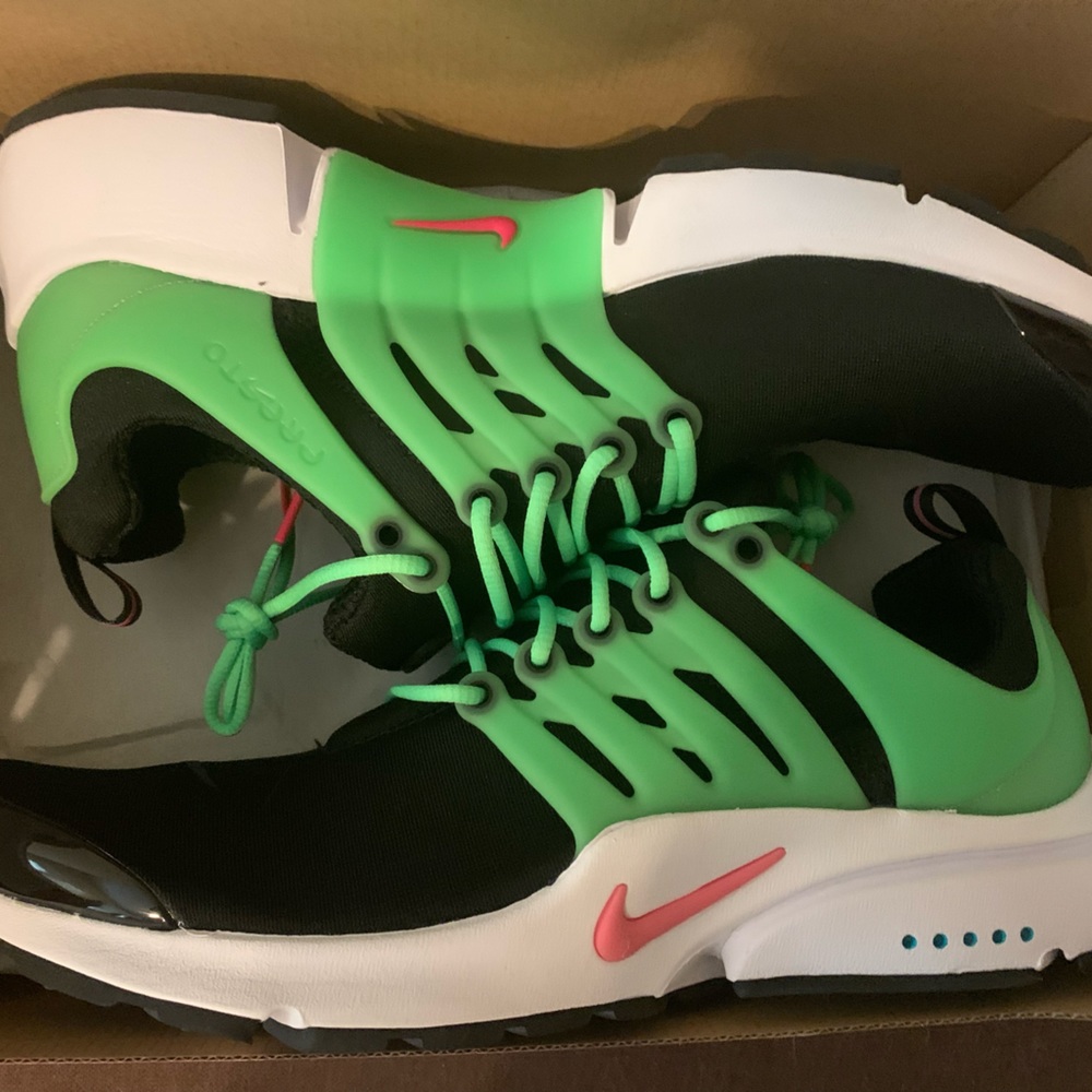 New in box size 11 men’s Nike air presto. Color black/hyper pink/white/green